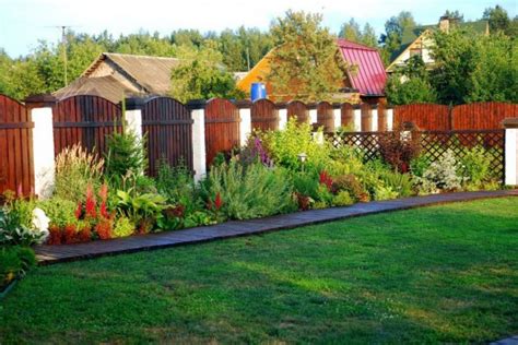 Важность озеленения забора у дороги в современной городской среде