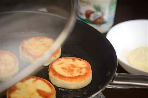 Вареники с мукой, молоком, яйцами и сметаной: классический рецепт и несколько интересных вариаций