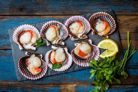 Варим свежие морские деликатесы в вкусном и ароматном отваре