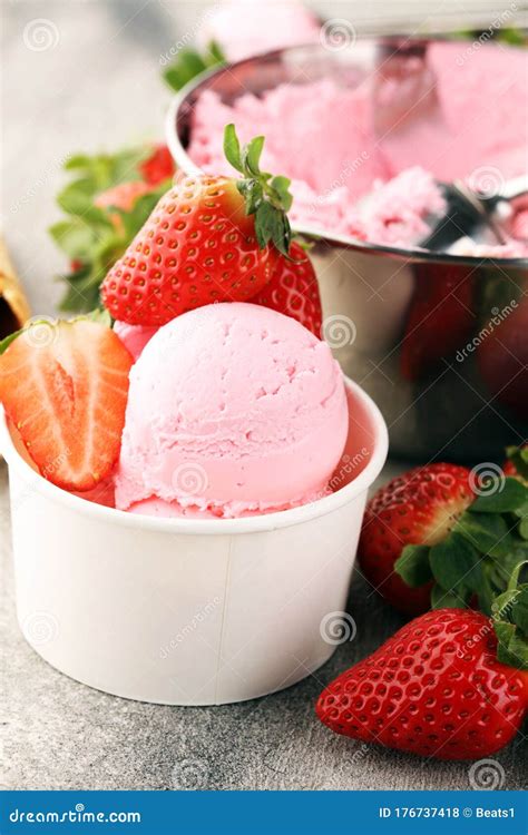 Волшебные сочетания свежей клубники и нежного мороженого