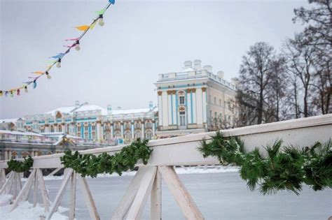 Выберите место рядом с входом