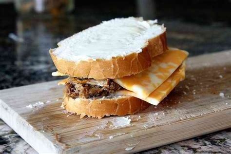 Запеченный бутерброд с сыром: магия расплавленного вкуса