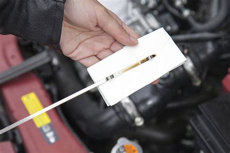 Значение регулярной проверки уровня моторного масла в двигателе автомобиля "Гранта"