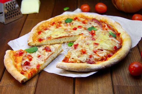 Импровизация на тему пиццы: рецепт с фиолетовой капустой и карамелизированным луком