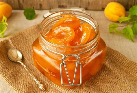 Ингредиенты, необходимые для приготовления плотного варенья из абрикосов