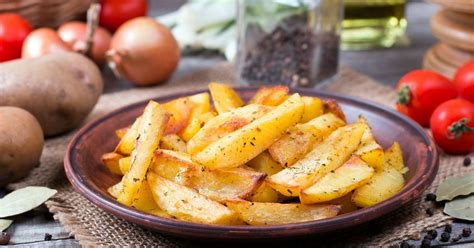 Ингредиенты для приготовления ароматного и сочного картофеля в духовке