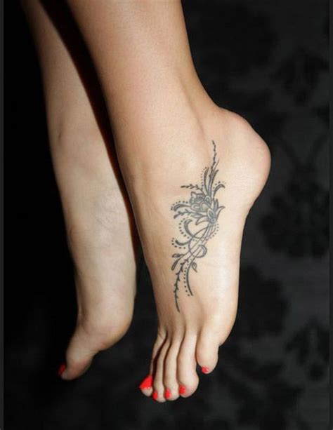 Источник вдохновения: какое значение несет татуировка на ноге?