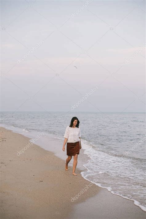 Медитативные прогулки по песчаному берегу: обретение гармонии с природой