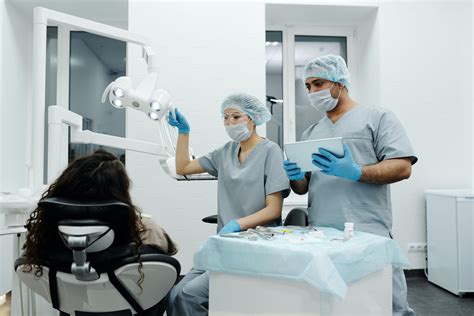 Основные сферы работы и специализация стоматолога-хирурга