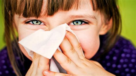 Отличие насморка у детей от простуды: как определить и какое лечение выбрать
