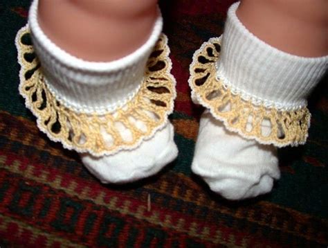 Оформление и украшение готовых детских носочков