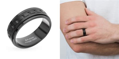 Популярные материалы и дизайн кольца на руке мужчины