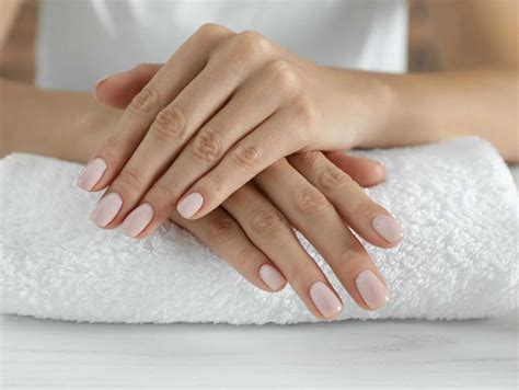 Регулярный массаж и правильный уход за ногтевой пластиной – залог крепких, здоровых и красивых ногтей