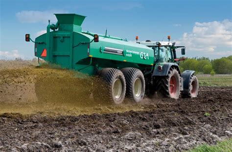 Роль козьего навоза в улучшении качества почвы и повышении урожайности в огородном хозяйстве
