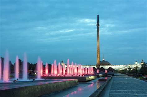 Структура и элементы фонтанов в парке Великой Победы