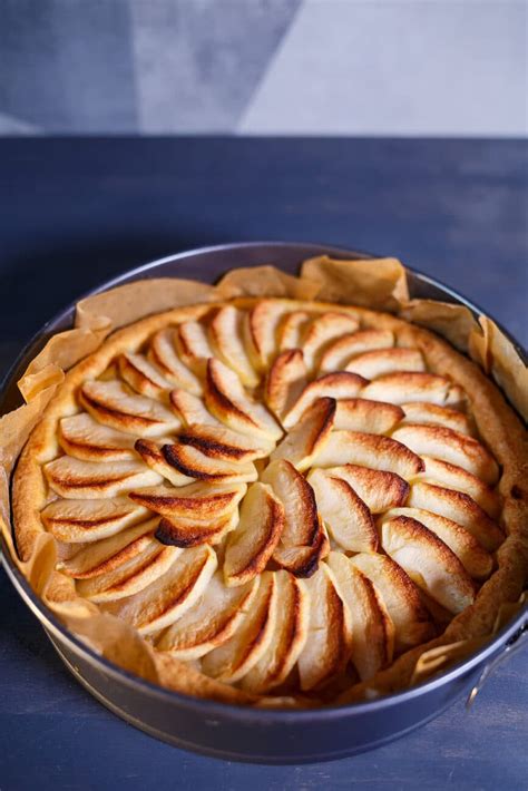 Яблочный пирог с корицей и карамелью