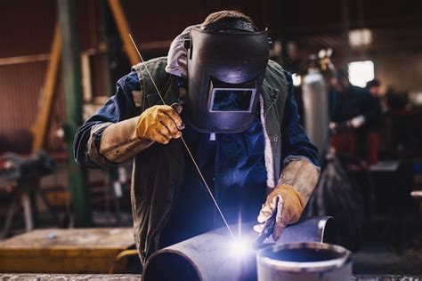  Регулярное обслуживание и проверка защитной маски Welder 